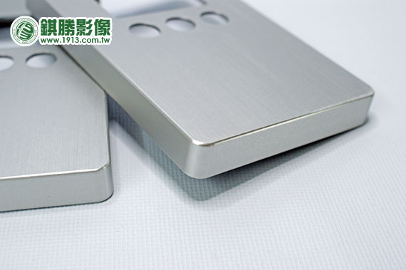AL04006 UV機械面板－【側面】側高約1.7cm。