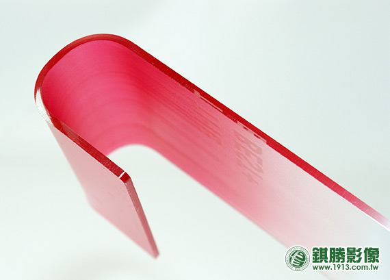 ACB09005 雙面質料分類吊牌－【側面】UV油墨印刷完成後，進行彎(凹)折後加工
