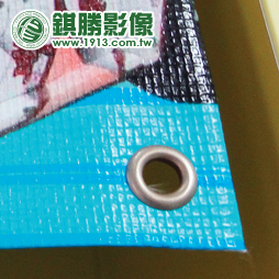 OU0202 帆布720dpi－【收邊方式】 1. 平壓+銅釦-懸掛位置風較小時，可選擇此加工方式。